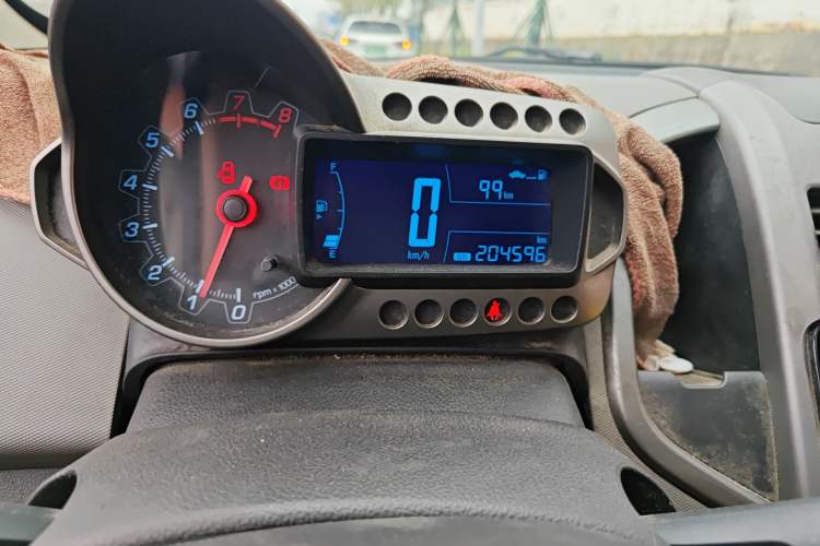 Used Chevrolet Aveo Sonic 2011 Hatchback 1.4L MT SL Odometer Close Up