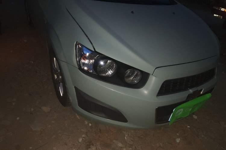 Used Chevrolet Aveo Sonic 2011 Sedan 1.4L MT SL Right Front Headlight