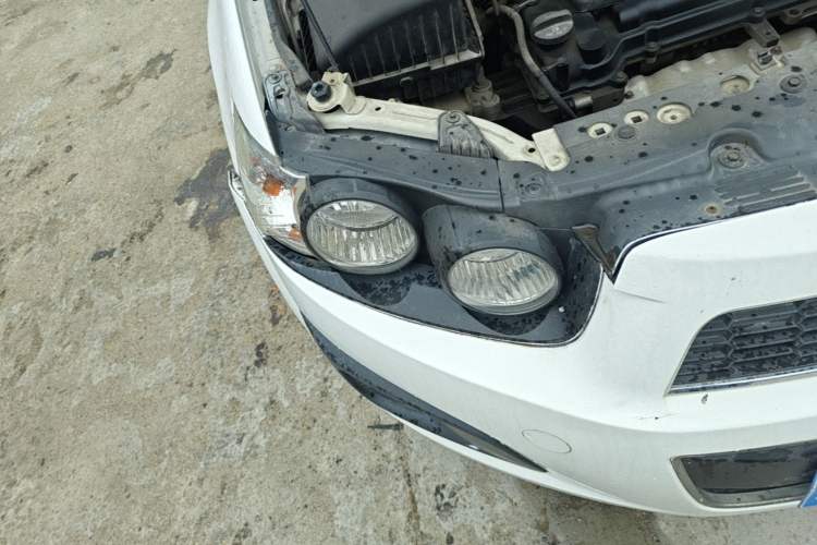 Used Chevrolet Aveo Sonic 2011 Hatchback 1.4L MT SL Right Front Headlight
