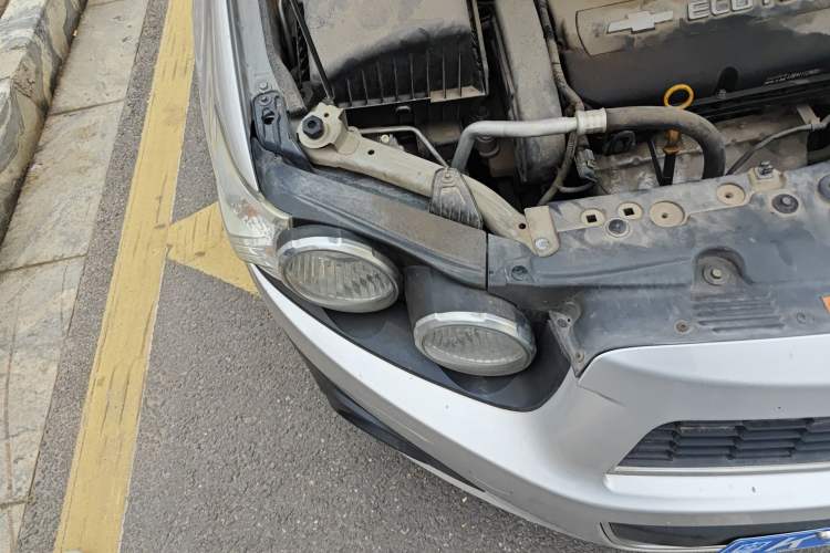 Used Chevrolet Aveo Sonic 2011 Hatchback 1.4L MT SL Right Front Headlight