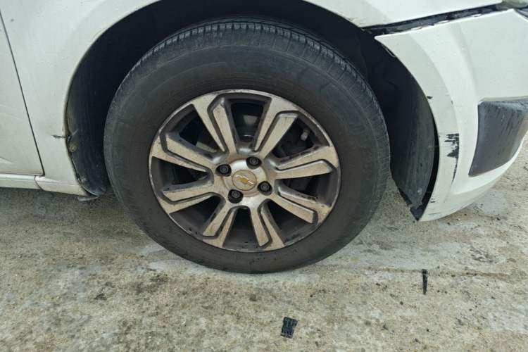 Used Chevrolet Aveo Sonic 2011 Hatchback 1.4L MT SL Right Front Wheel Hub