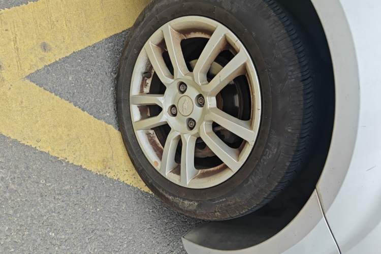 Used Chevrolet Aveo Sonic 2011 Hatchback 1.4L MT SL Right Front Wheel Hub