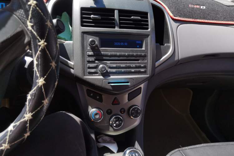 Used Chevrolet Aveo Sonic 2011 Sedan 1.4L MT SL Audio And AC Panel