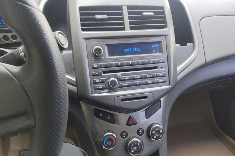 Used Chevrolet Aveo Sonic 2011 Sedan 1.4L MT SL Audio And AC Panel
