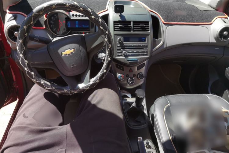 Used Chevrolet Aveo Sonic 2011 Sedan 1.4L MT SL Center Console