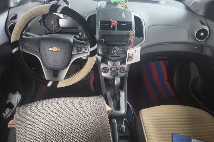 Used Chevrolet Aveo Sonic 2011 Hatchback 1.6L AT SX Center Console
