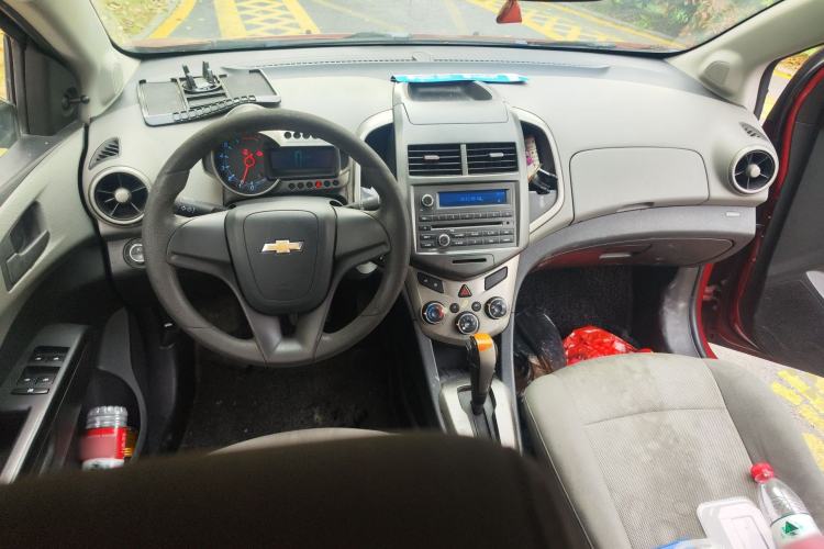 Used Chevrolet Aveo Sonic 2011 Sedan 1.4L Automatic SL Center Console