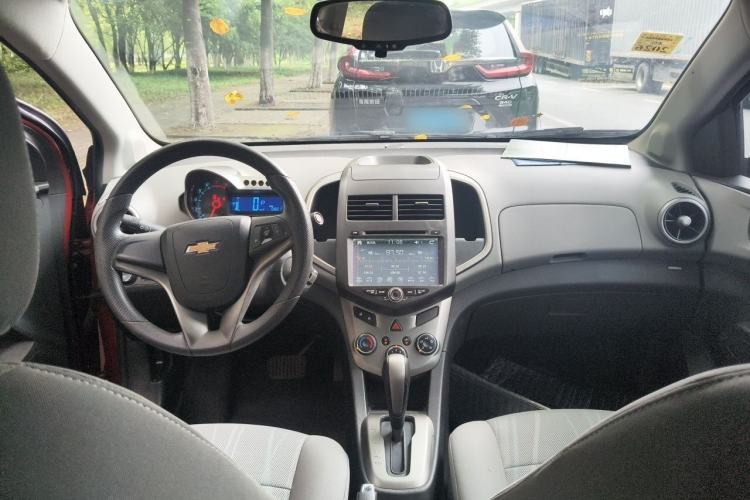 Used Chevrolet Aveo Sonic 2011 Sedan 1.4L Automatic SE Center Console