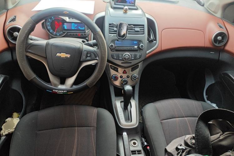 Used Chevrolet Aveo Sonic 2011 Sedan 1.4L Automatic SE Center Console