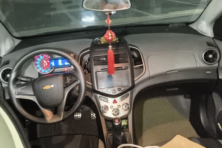 Used Chevrolet Aveo Sonic 2011 Sedan 1.4L Manual Transmission SE Center Console