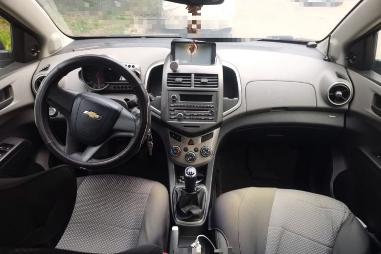 Used Chevrolet Aveo Sonic 2011 Sedan 1.4L MT SL Center Console