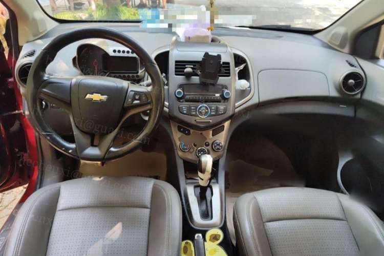 Used Chevrolet Aveo Sonic 2011 Sedan 1.6L Automatic SX Center Console