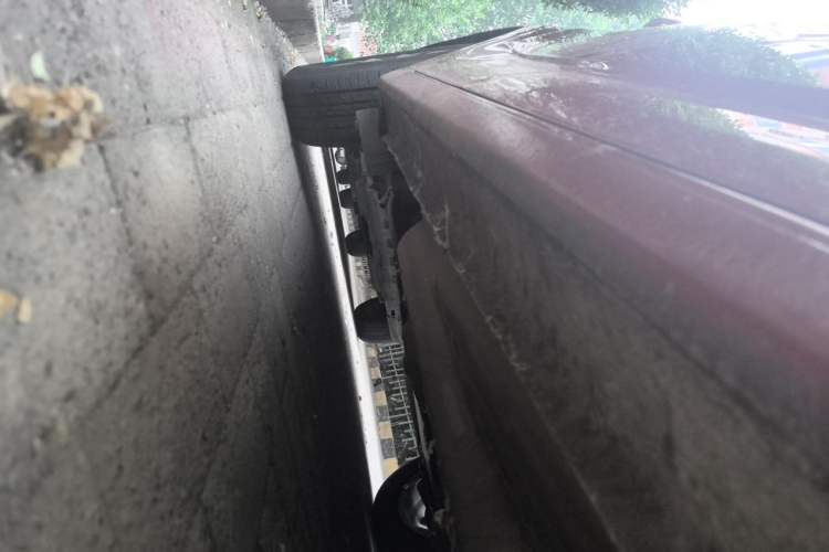 Used Chevrolet Aveo Sonic 2011 Sedan 1.4L Manual Transmission SE Chassis Front Right
