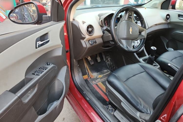 Used Chevrolet Aveo Sonic 2011 Sedan 1.4L Manual Transmission SE Driver Seat