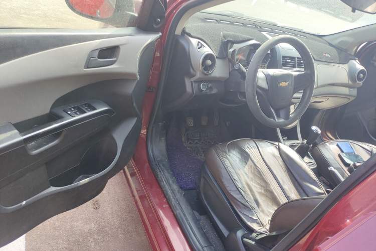 Used Chevrolet Aveo Sonic 2011 Sedan 1.4L MT SL Driver Seat