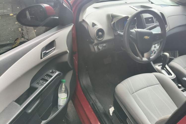 Used Chevrolet Aveo Sonic 2011 Sedan 1.4L Automatic SE Driver Seat