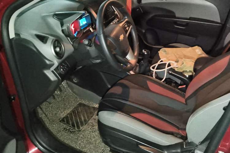 Used Chevrolet Aveo Sonic 2011 Sedan 1.4L Manual Transmission SE Driver Seat