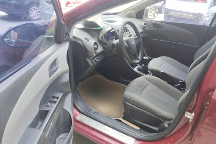 Used Chevrolet Aveo Sonic 2011 Sedan 1.4L MT SL Driver Seat