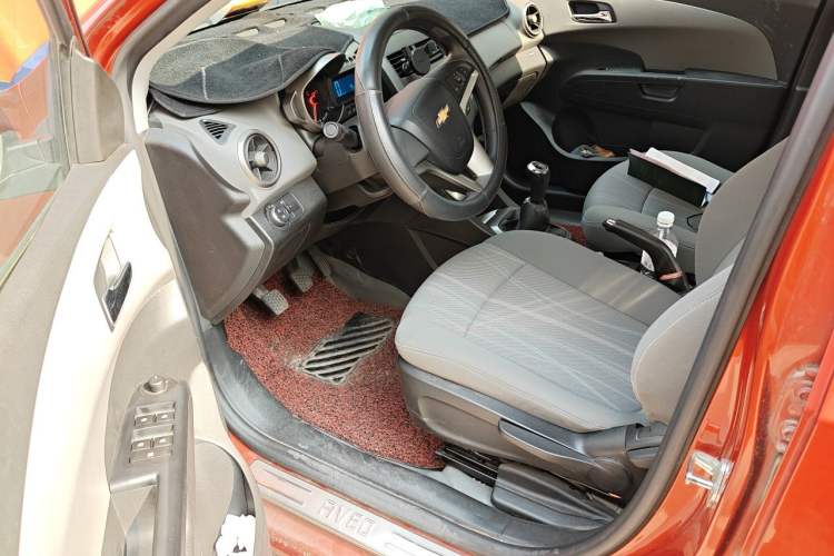 Used Chevrolet Aveo Sonic 2011 Sedan 1.4L Manual Transmission SE Driver Seat