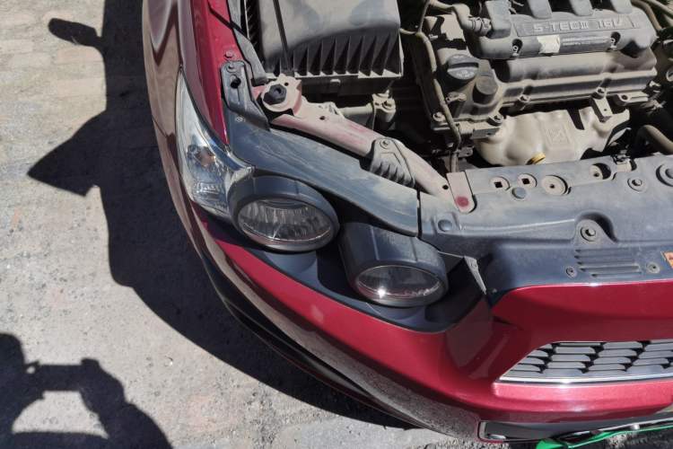 Used Chevrolet Aveo Sonic 2011 Sedan 1.4L MT SL Engine Bay Right