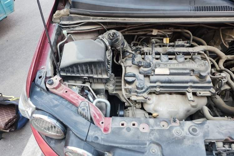 Used Chevrolet Aveo Sonic 2011 Sedan 1.4L Manual Transmission SE Engine Bay Right