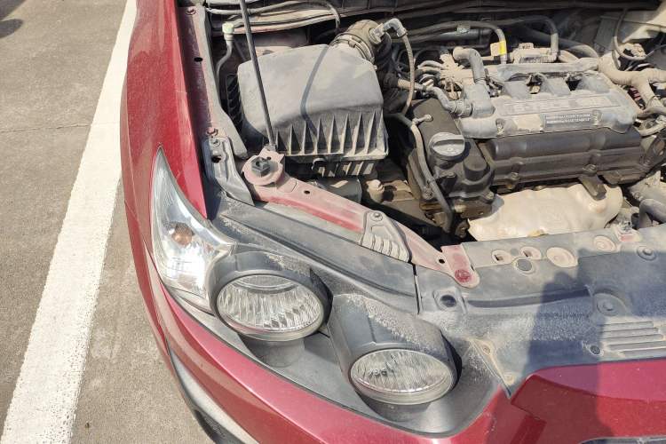 Used Chevrolet Aveo Sonic 2011 Sedan 1.4L MT SL Engine Bay Right