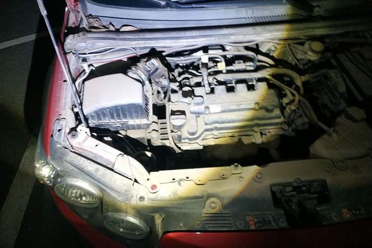 Used Chevrolet Aveo Sonic 2011 Sedan 1.4L Manual Transmission SE Engine Bay Right