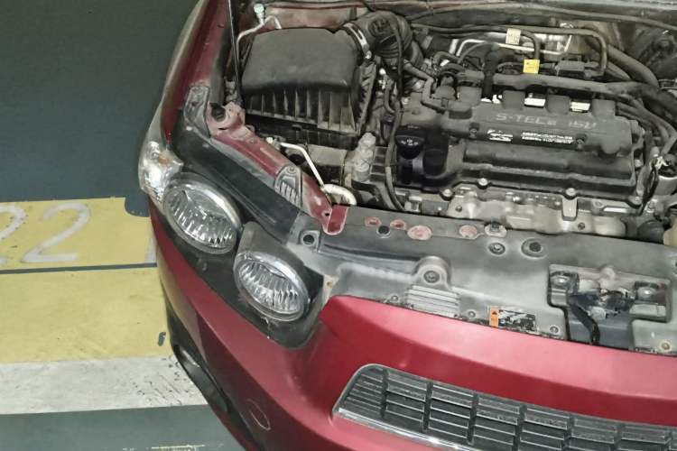 Used Chevrolet Aveo Sonic 2011 Sedan 1.4L Manual Transmission SE Engine Bay Right