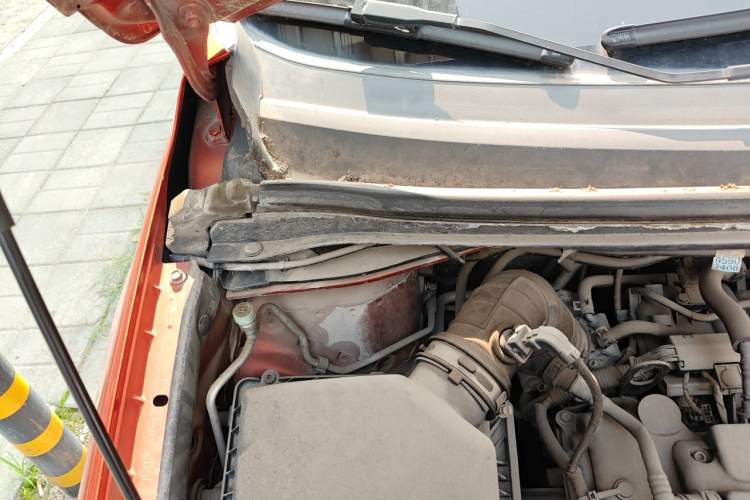 Used Chevrolet Aveo Sonic 2011 Sedan 1.4L Manual Transmission SE Engine Bay Right