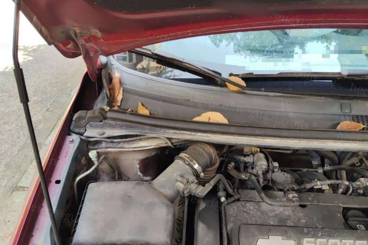 Used Chevrolet Aveo Sonic 2011 Sedan 1.6L Automatic SX Engine Bay Right