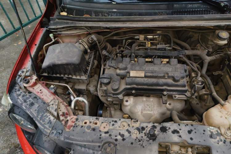 Used Chevrolet Aveo Sonic 2011 Sedan 1.4L MT SL Engine Bay Right