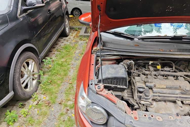Used Chevrolet Aveo Sonic 2011 Sedan 1.4L Manual Transmission SE Engine Bay Right