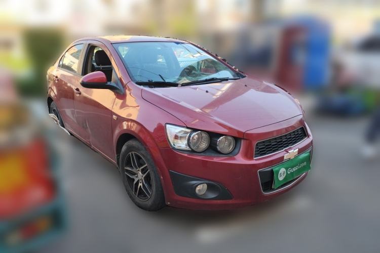 Used Chevrolet Aveo Sonic 2011 Sedan 1.4L Manual Transmission SE Front Right 45 Deg