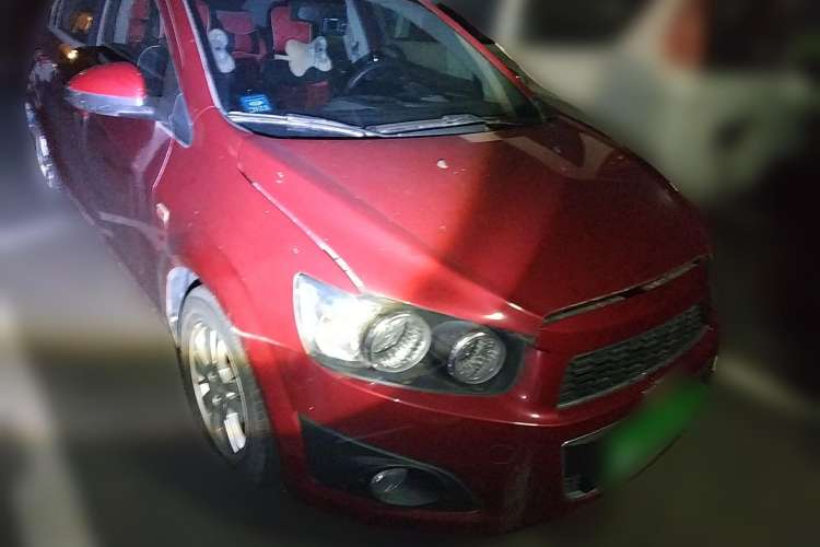 Used Chevrolet Aveo Sonic 2011 Sedan 1.4L Manual Transmission SE Front Right 45 Deg