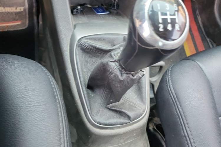 Used Chevrolet Aveo Sonic 2011 Sedan 1.4L Manual Transmission SE Gear Lever