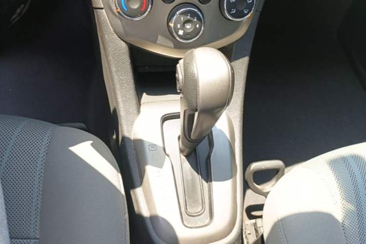 Used Chevrolet Aveo Sonic 2011 Sedan 1.4L Automatic SE Gear Lever