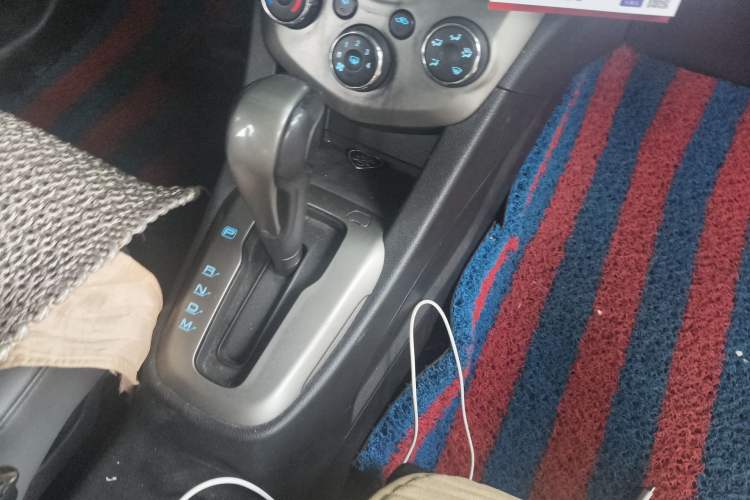 Used Chevrolet Aveo Sonic 2011 Hatchback 1.6L AT SX Gear Lever