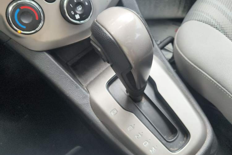 Used Chevrolet Aveo Sonic 2011 Sedan 1.4L Automatic SE Gear Lever