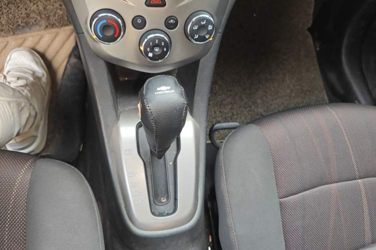 Used Chevrolet Aveo Sonic 2011 Sedan 1.4L Automatic SE Gear Lever