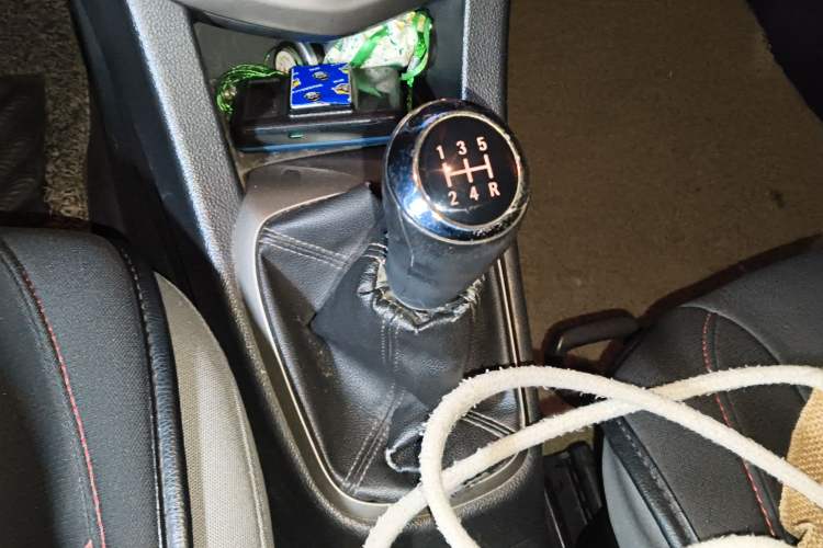 Used Chevrolet Aveo Sonic 2011 Sedan 1.4L Manual Transmission SE Gear Lever