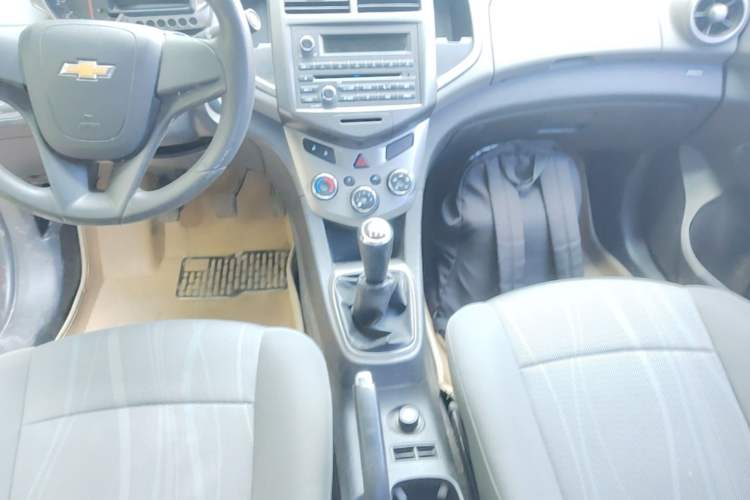 Used Chevrolet Aveo Sonic 2011 Sedan 1.4L MT SL Gear Lever