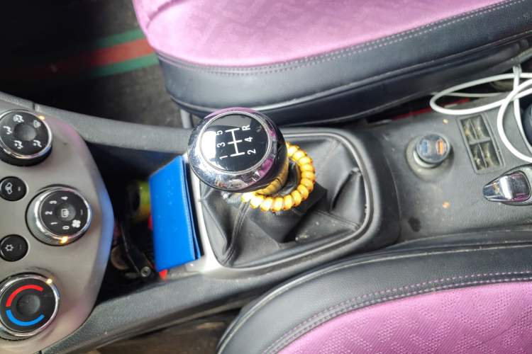 Used Chevrolet Aveo Sonic 2011 Sedan 1.4L MT SL Gear Lever