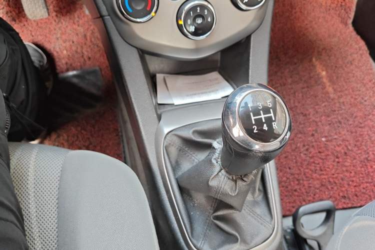Used Chevrolet Aveo Sonic 2011 Sedan 1.4L Manual Transmission SE Gear Lever
