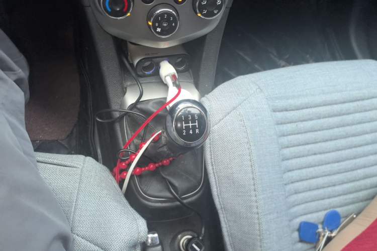 Used Chevrolet Aveo Sonic 2011 Sedan 1.4L Manual Transmission SE Gear Lever