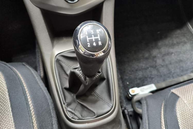Used Chevrolet Aveo Sonic 2011 Sedan 1.4L MT SL Gear Lever