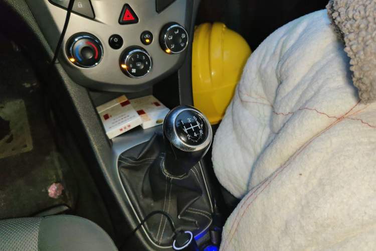 Used Chevrolet Aveo Sonic 2011 Sedan 1.4L MT SL Gear Lever