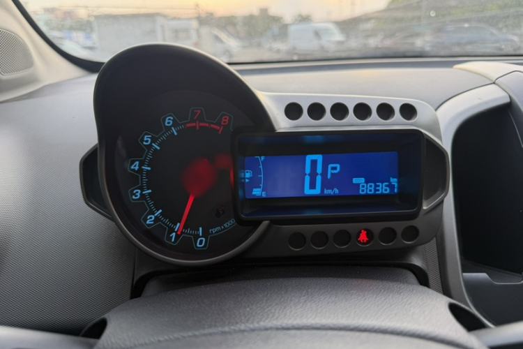 Used Chevrolet Aveo Sonic 2011 Sedan 1.4L Automatic SE Interior 2