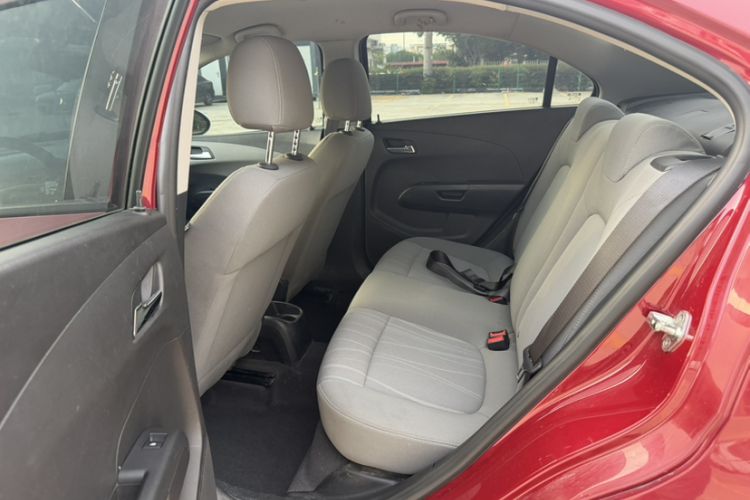 Used Chevrolet Aveo Sonic 2011 Sedan 1.4L Automatic SE Interior 6