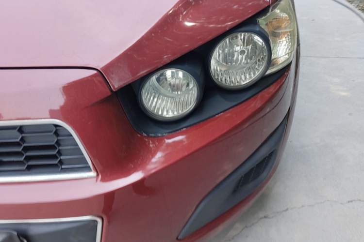 Used Chevrolet Aveo Sonic 2011 Sedan 1.4L MT SL Left Front Headlight