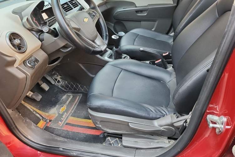 Used Chevrolet Aveo Sonic 2011 Sedan 1.4L Manual Transmission SE Left Front Seat